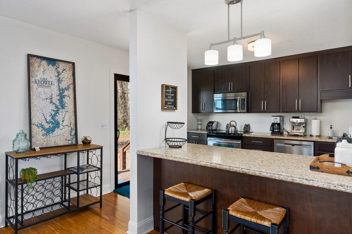 Kate's Kayak Cove on Lake Keowee!6