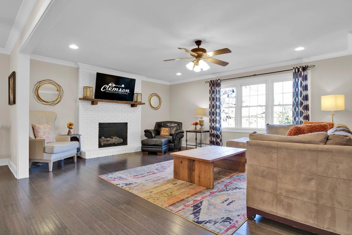 Tiger Walk - 3 Miles from Death Valley!