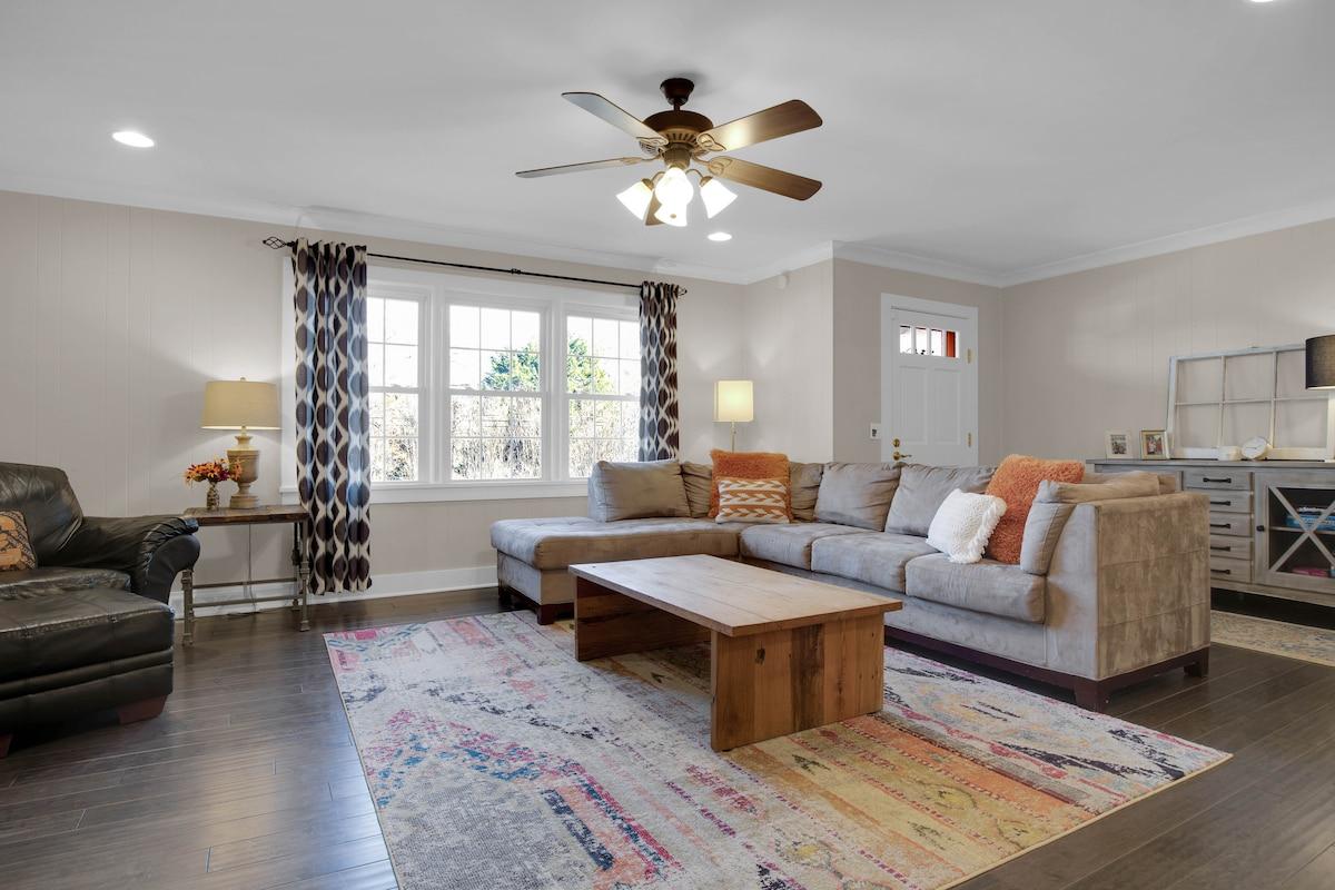 Tiger Walk - 3 Miles from Death Valley!2