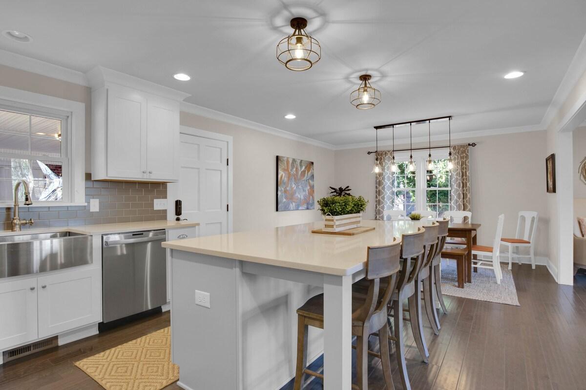 Tiger Walk - 3 Miles from Death Valley!6