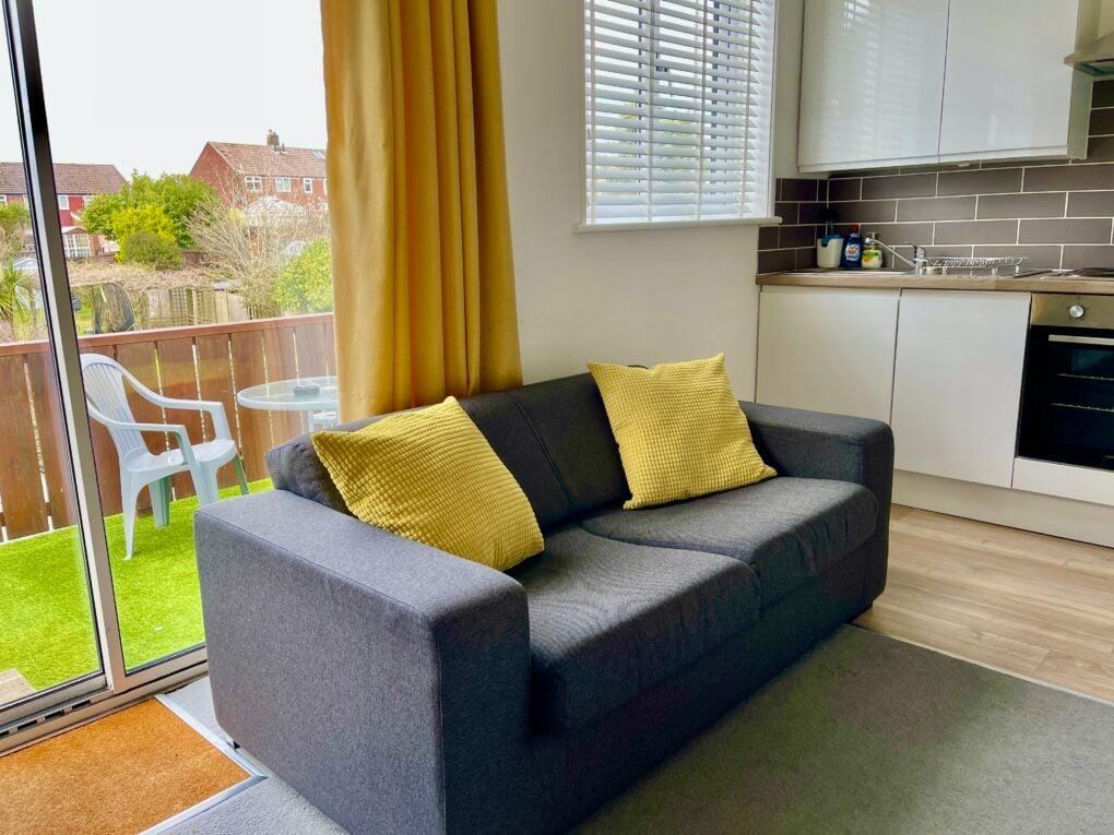 AwayOnBusiness | Large Bright Apt Balcony Terrace