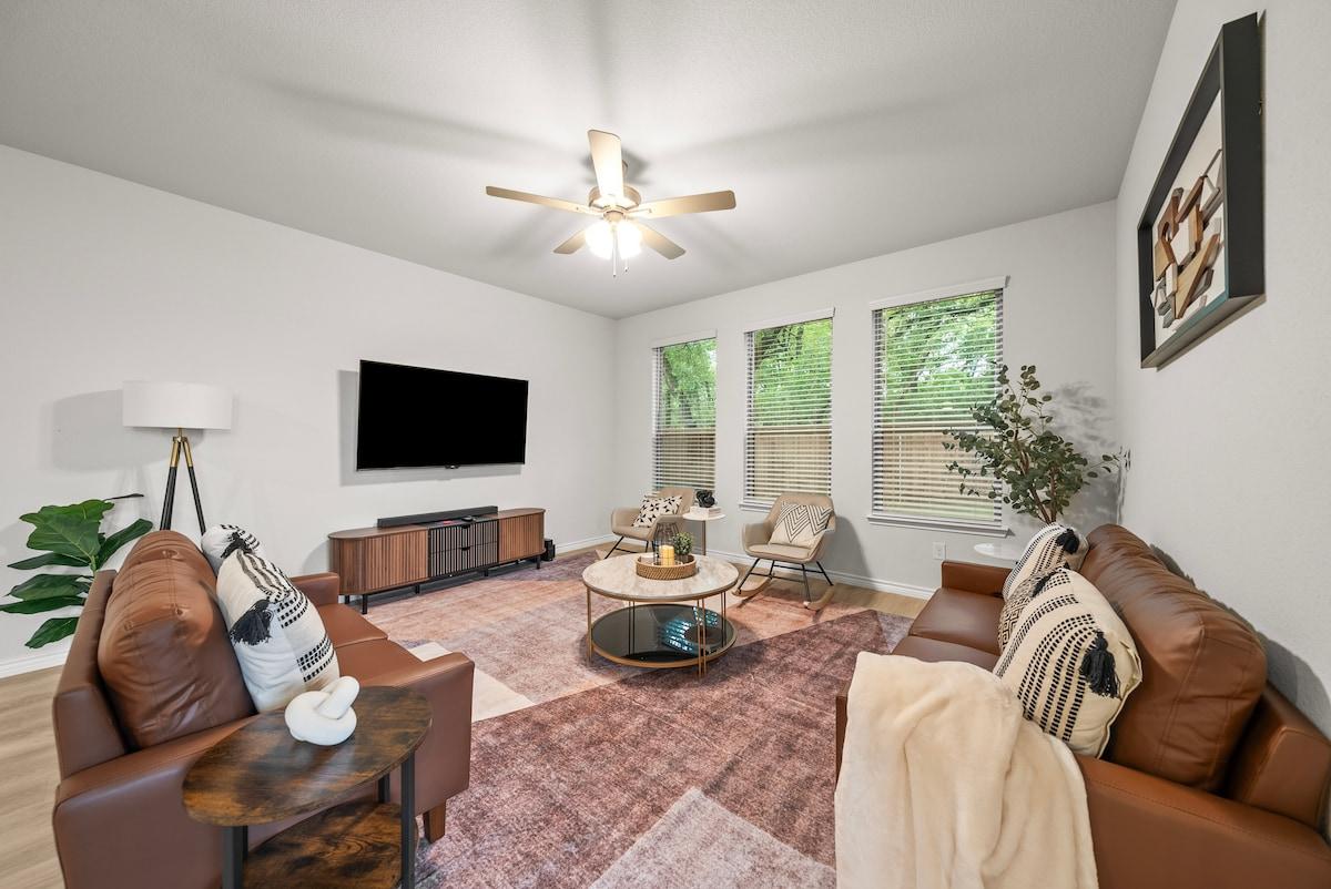 Luxurious 4 Bed Duplex Getaway in Denton TX | Oakli Stays