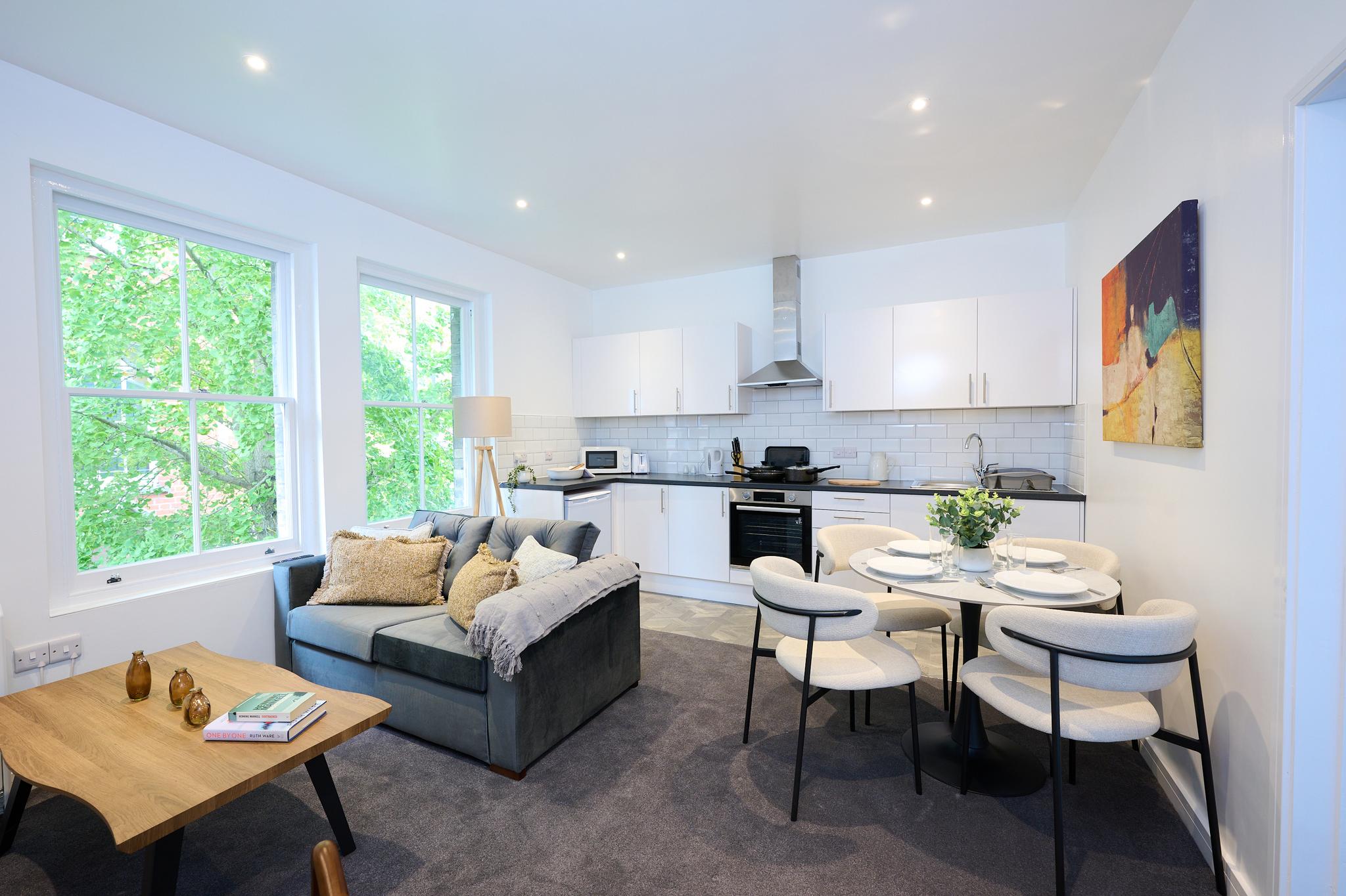 Warm, Bright & Practical: Central Bedford 2BR Flat