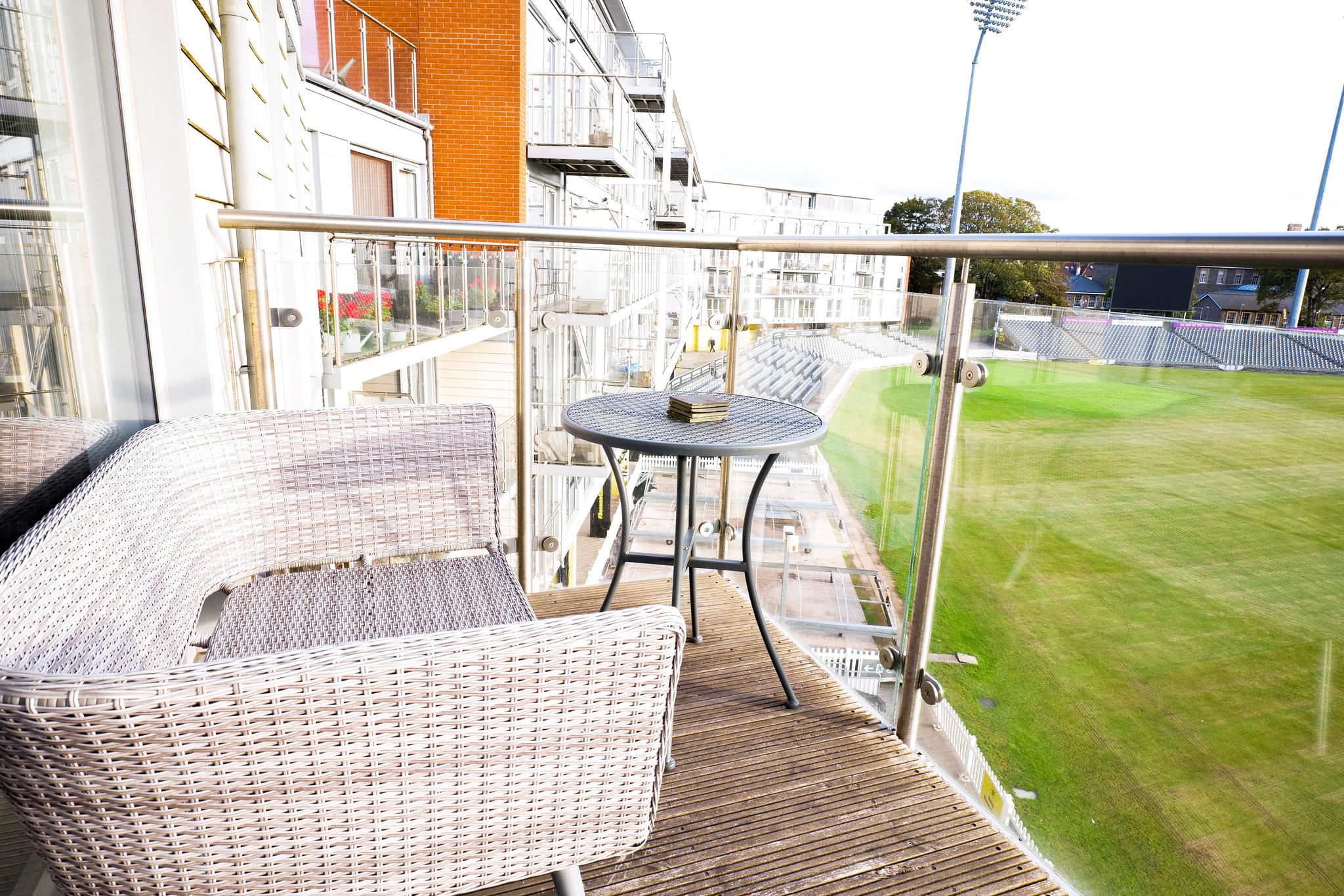 2-Bed Apartment with Stunning Cricket Ground View2