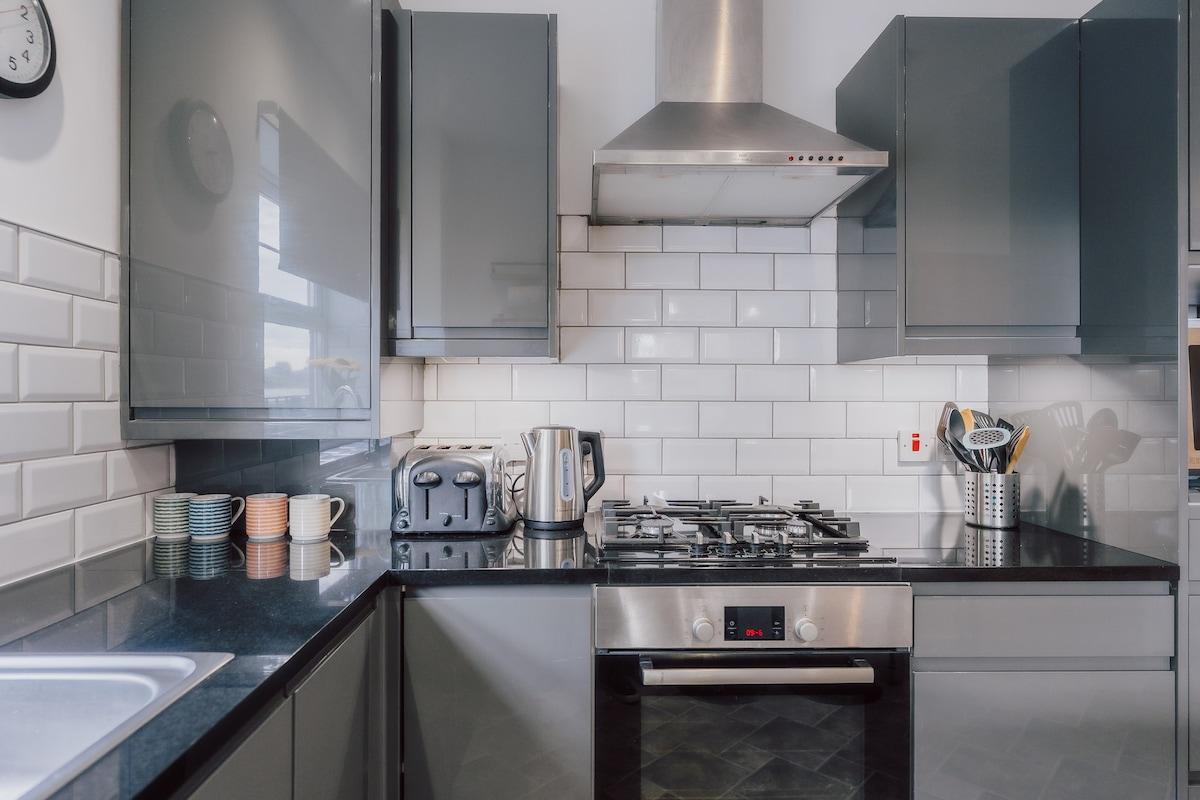 City View Penthouse @ Leicester4