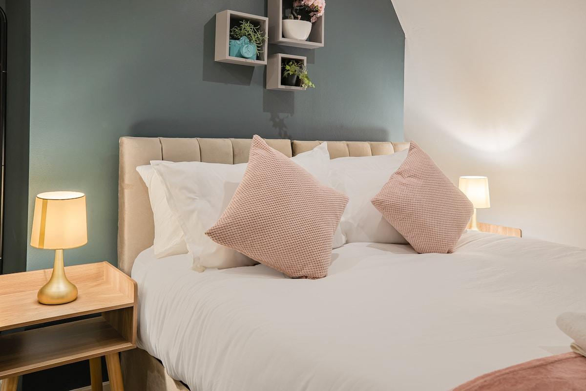 The Lanes Retreat Sleeps 10 with Parking4
