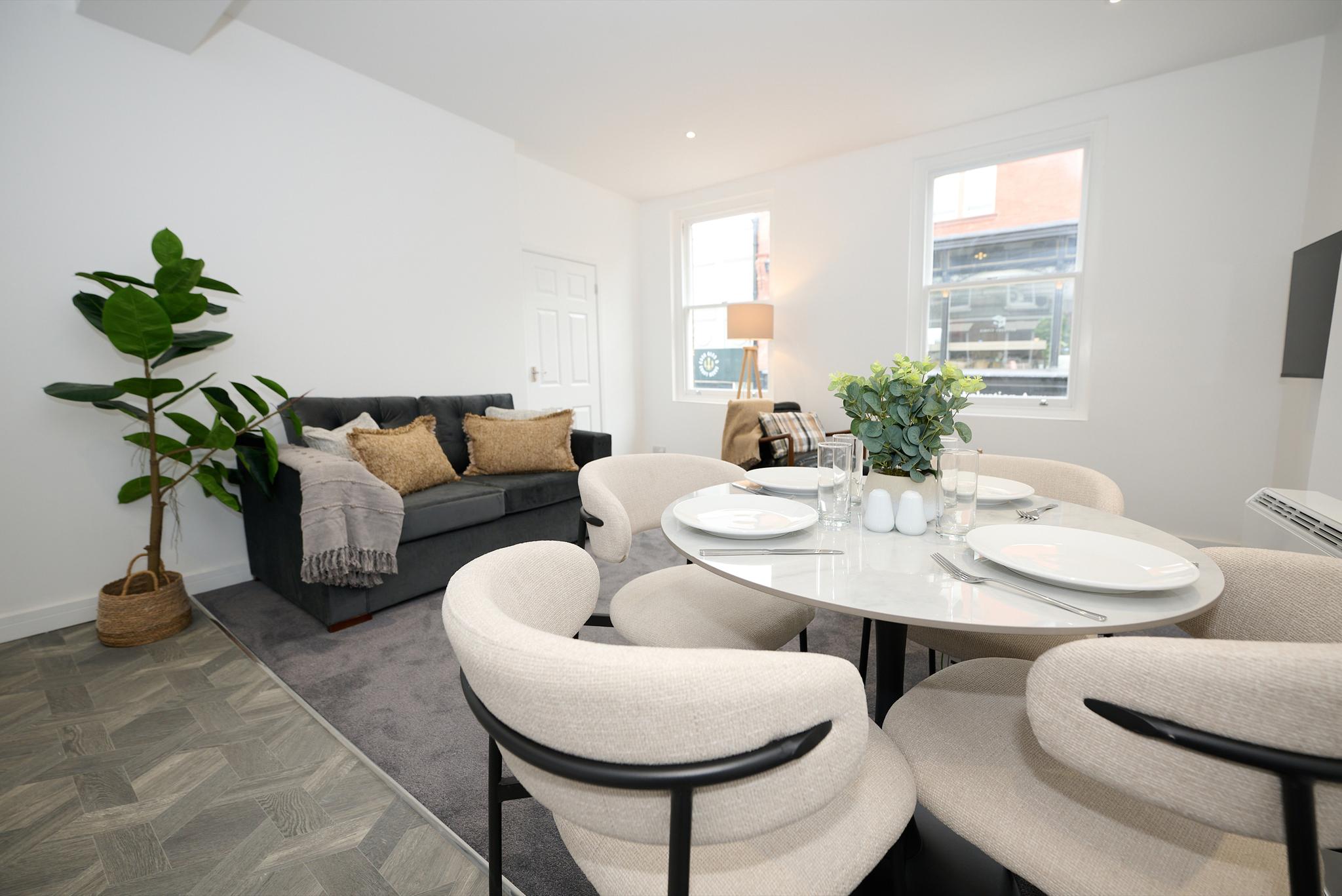 Warm, Bright & Practical: Central Bedford 1BR Flat