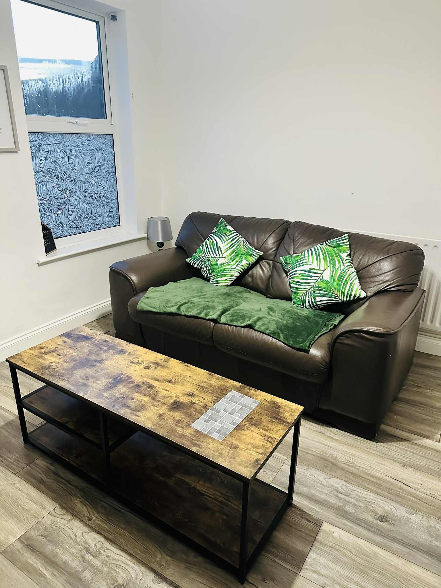 Modern 2 bedroom free parking+10mins walk to city2