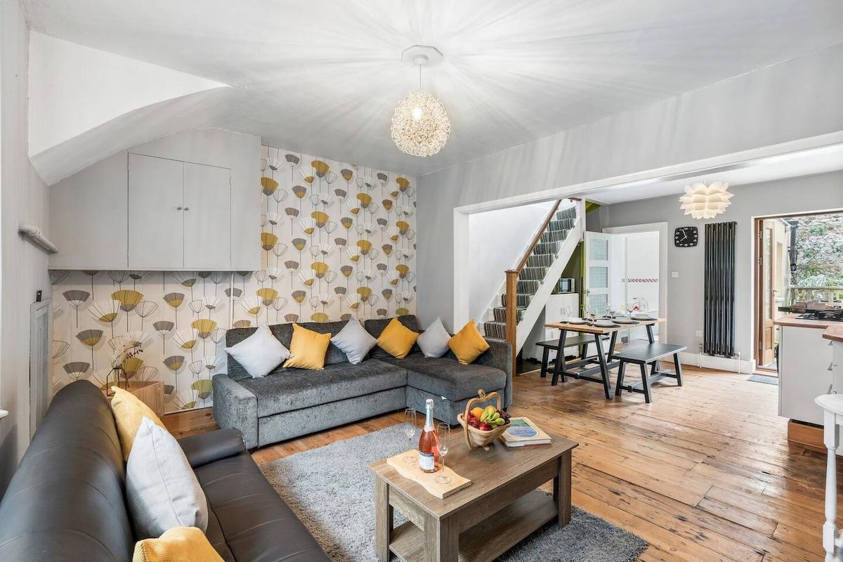 The Quirk & Timber Retreat with Free Parking3