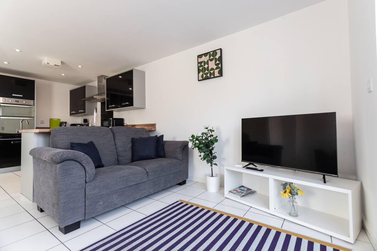 4 Bedroom Townhouse - Sleeps up to 7 Contractors