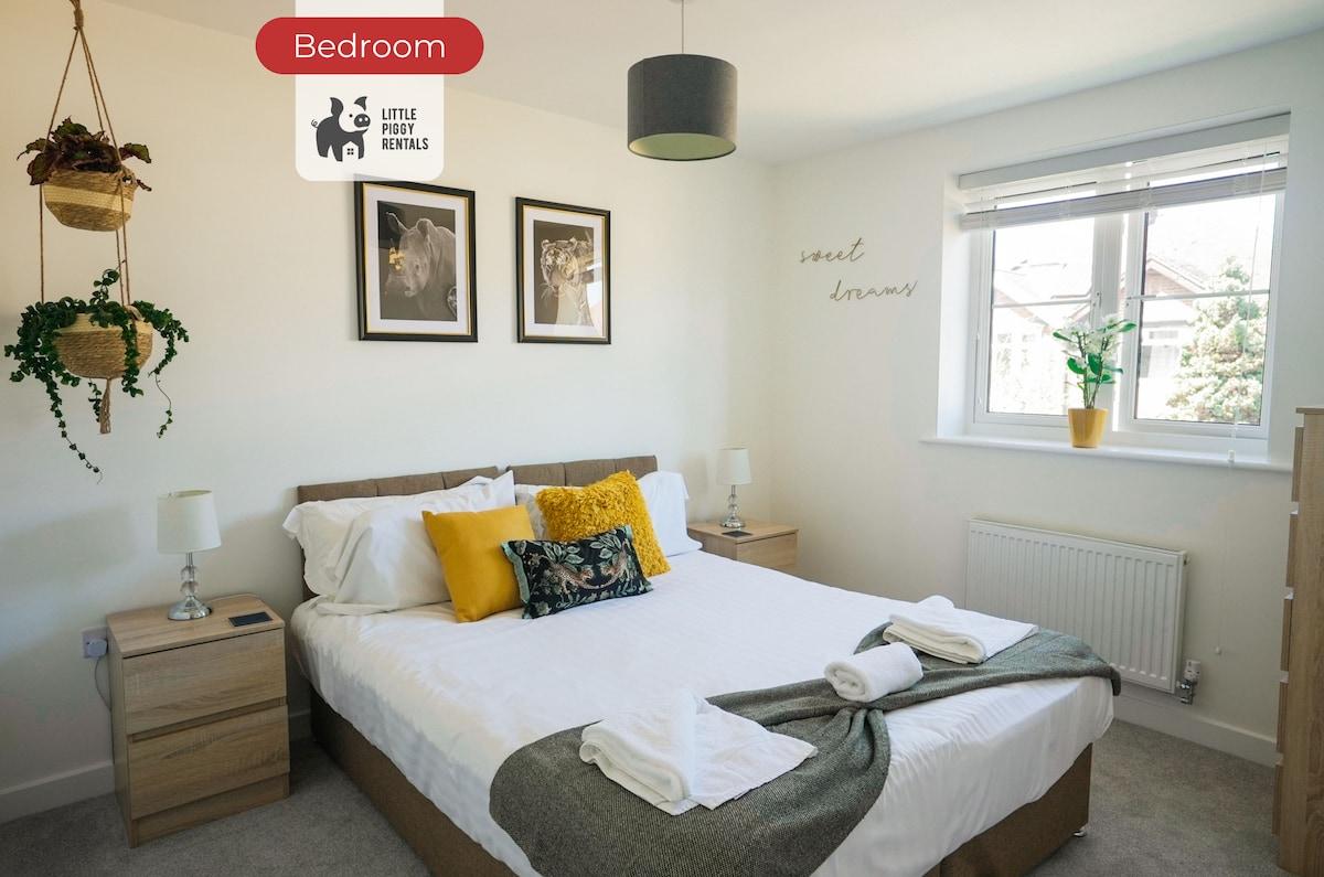 Central 2BR Flat | 2 x Parking, Quiet, Modern Stay2