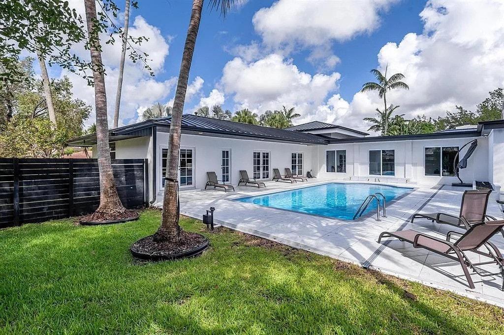 Family & Group Getaway | Pool + Huge Backyard