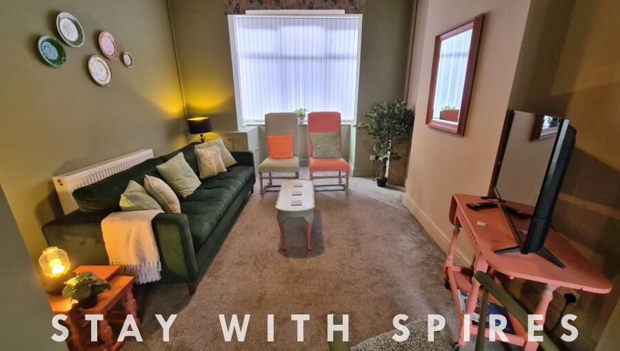 Jasper's 4 bedroom 2 bathrooms in Meir - Stoke