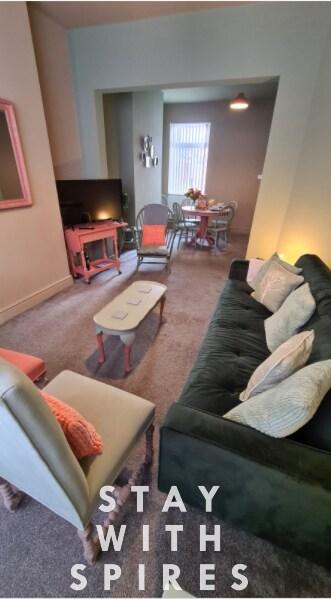 Jasper's 4 bedroom 2 bathrooms in Meir - Stoke4