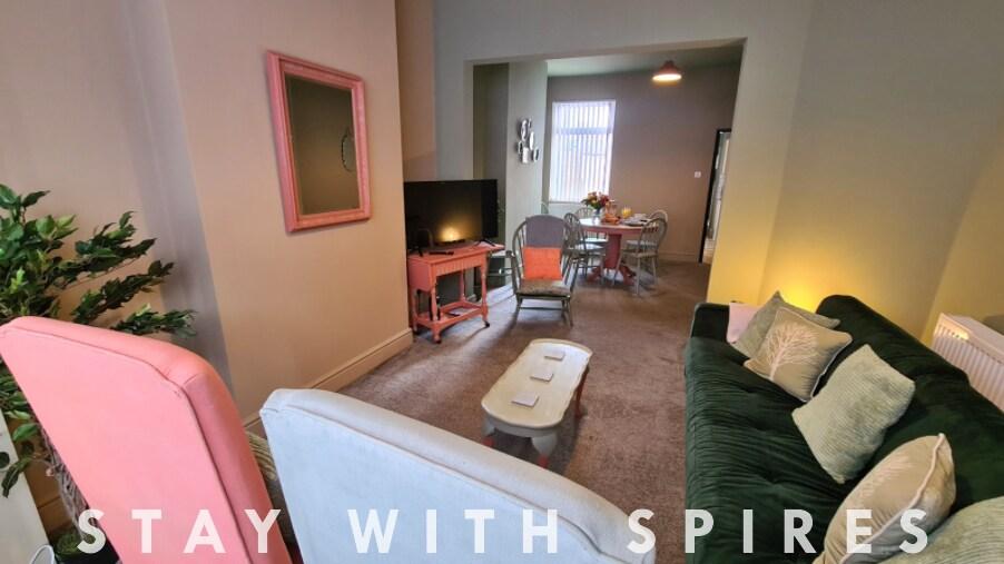 Jasper's 4 bedroom 2 bathrooms in Meir - Stoke5