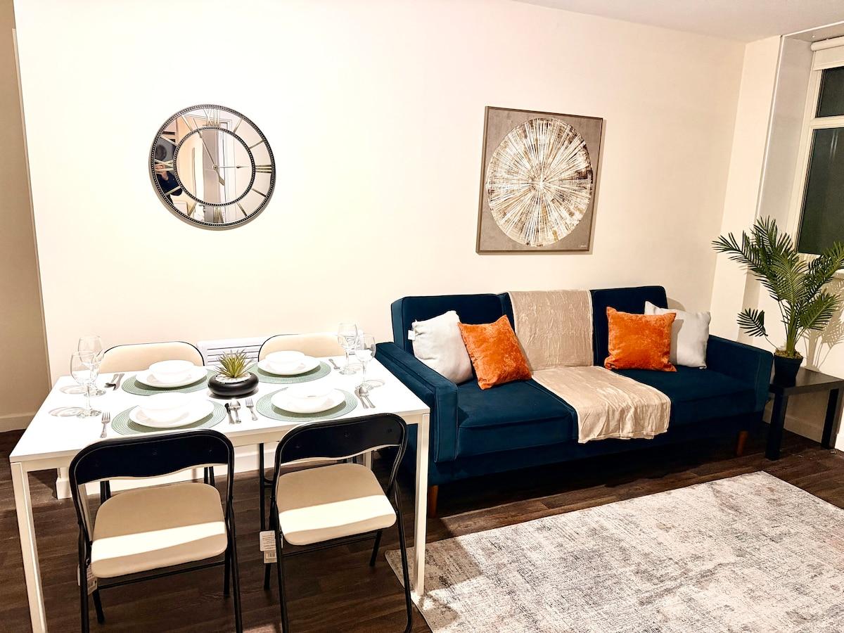 Central Huddersfield 3BR Apartment 3 Bath Parking3