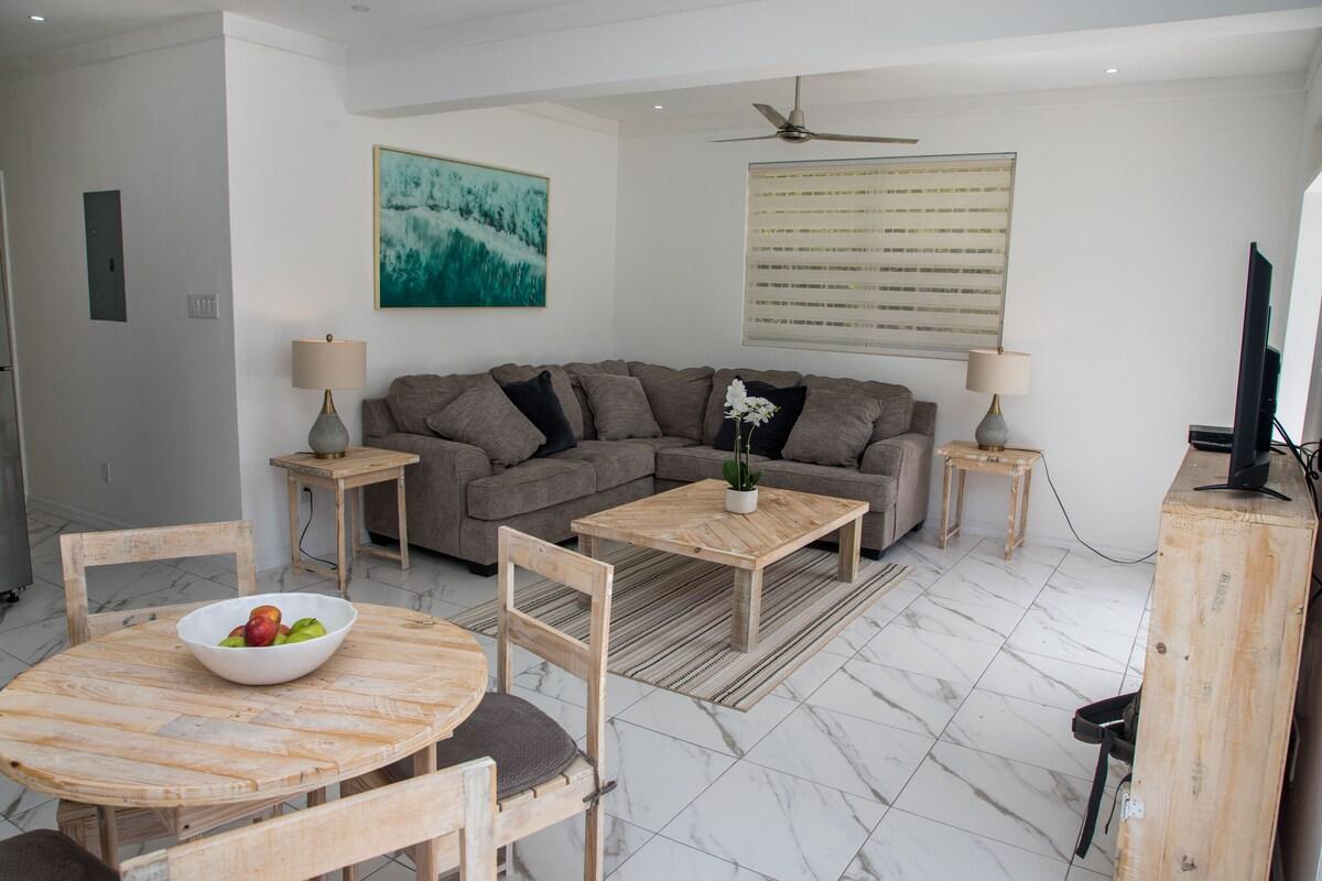 Summer Getaway: 2Bed Bungalow with Private Pool4