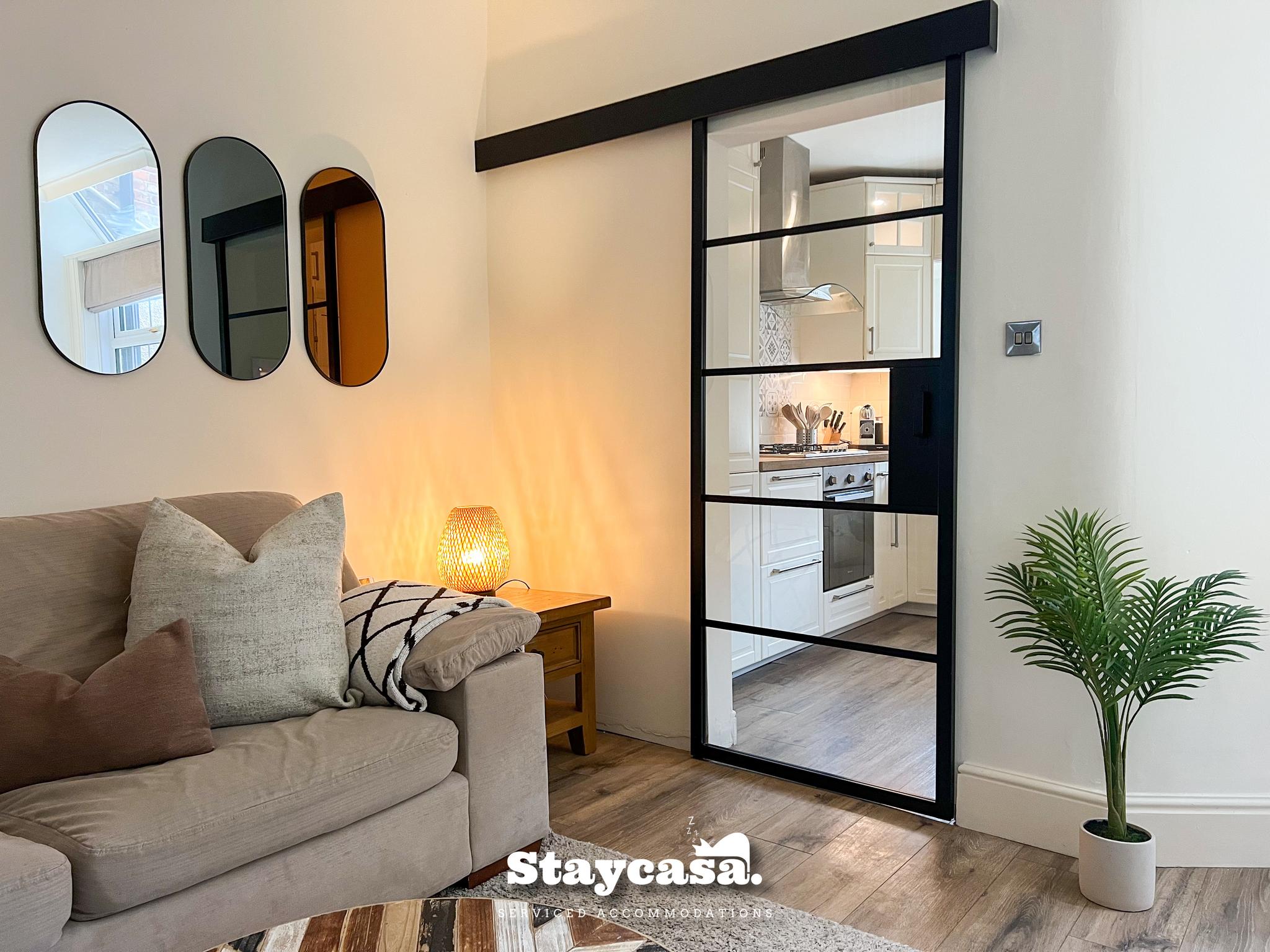 Stylish Interior Cosy Haven - On-Street Parking