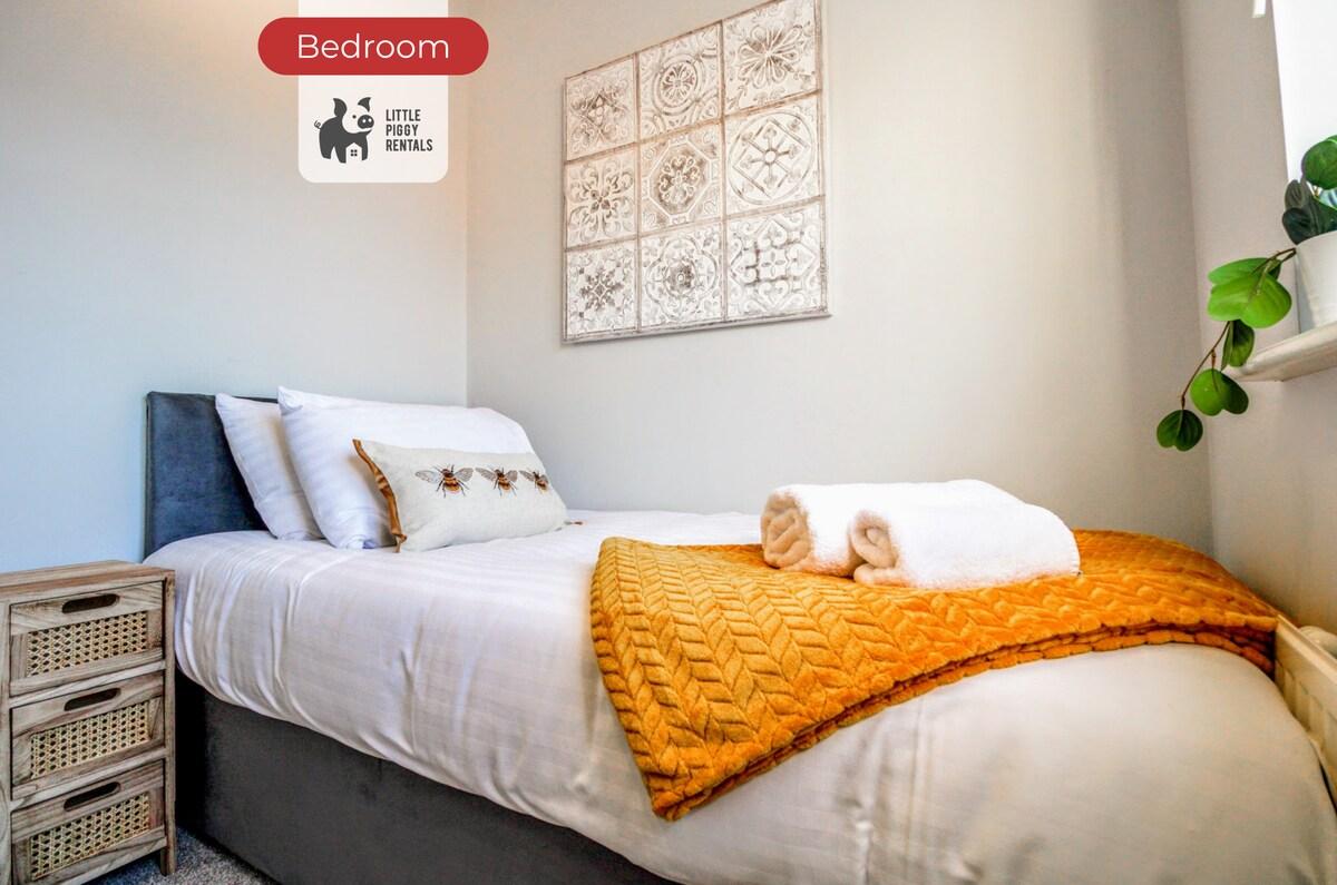 Spacious 2br Family Apartment w/ Wi-Fi (Sleeps 5)6