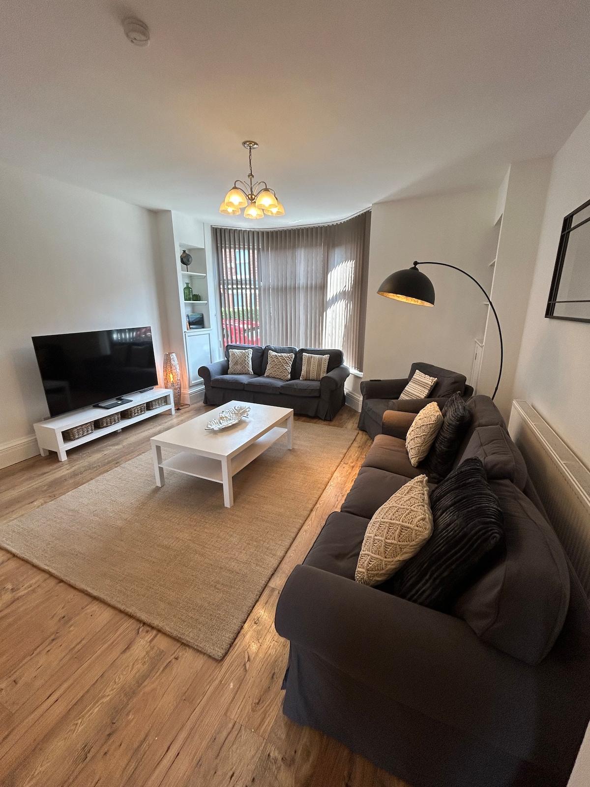 Beautiful 4BR Home near Chester Racecourse