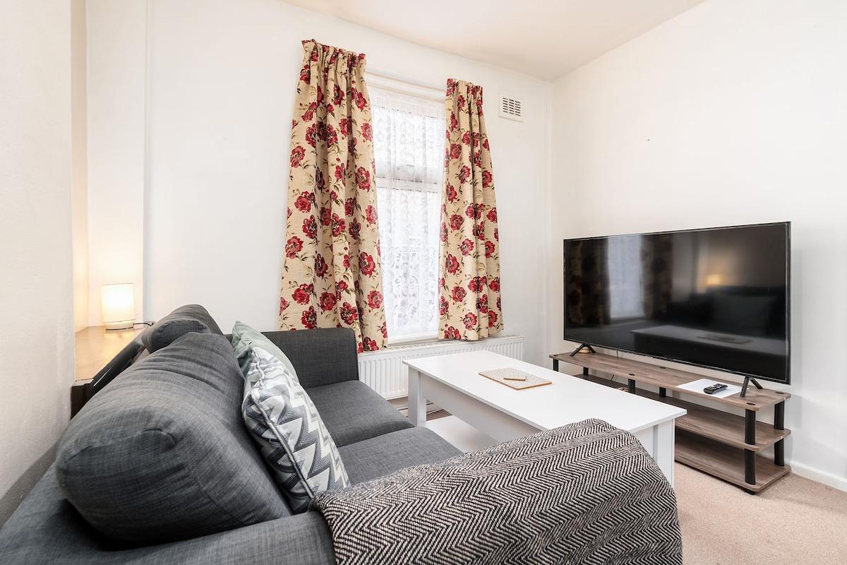 Convenient 2BR House with Great Transport Links