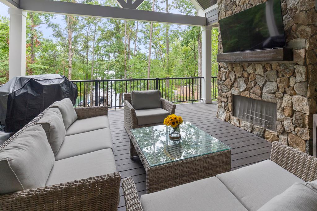 Keowee Cove Retreat on Lake Keowee!4