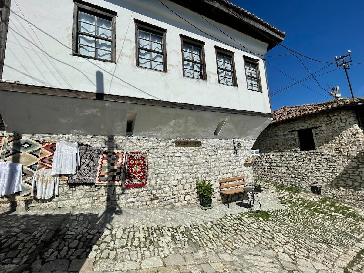 Guesthouse Kate Berat Castle