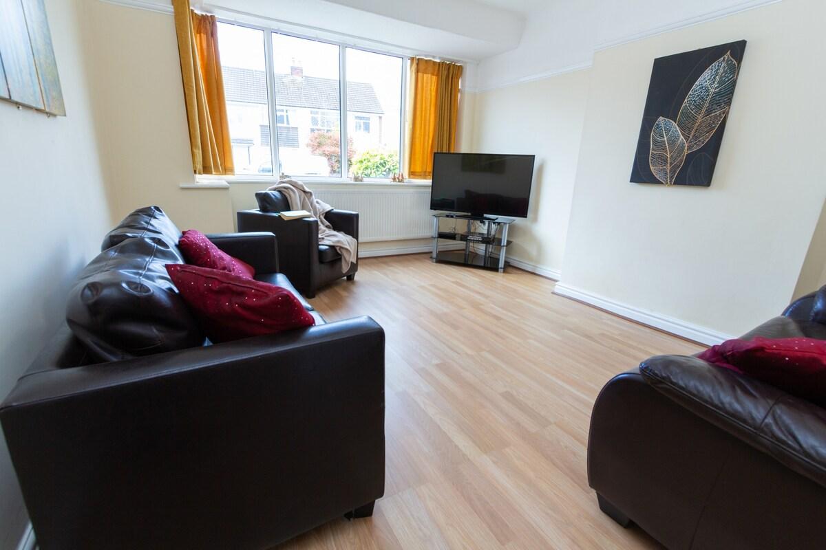 Spacious 2BR Home with Free Parking