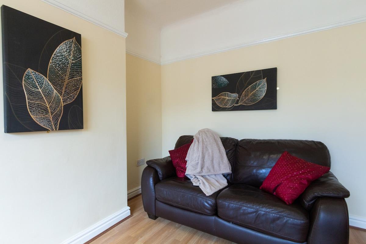 Spacious 2BR Home with Free Parking2