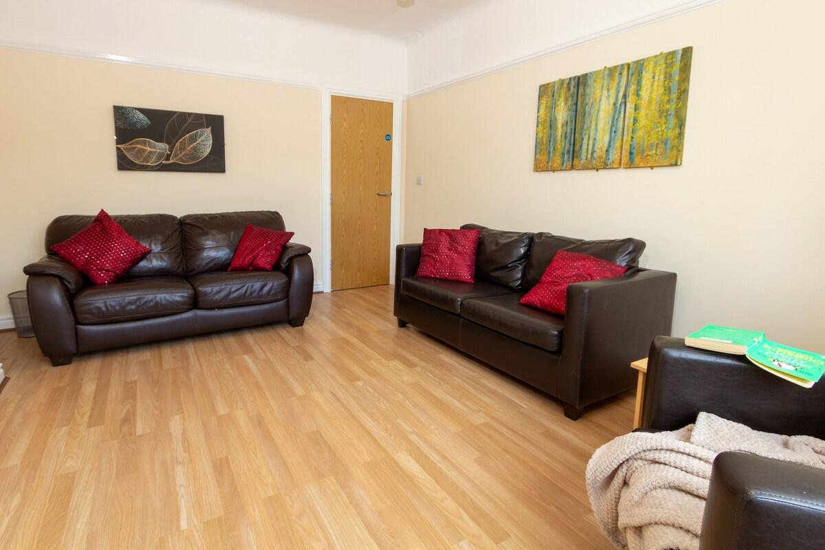 Spacious 2BR Home with Free Parking4