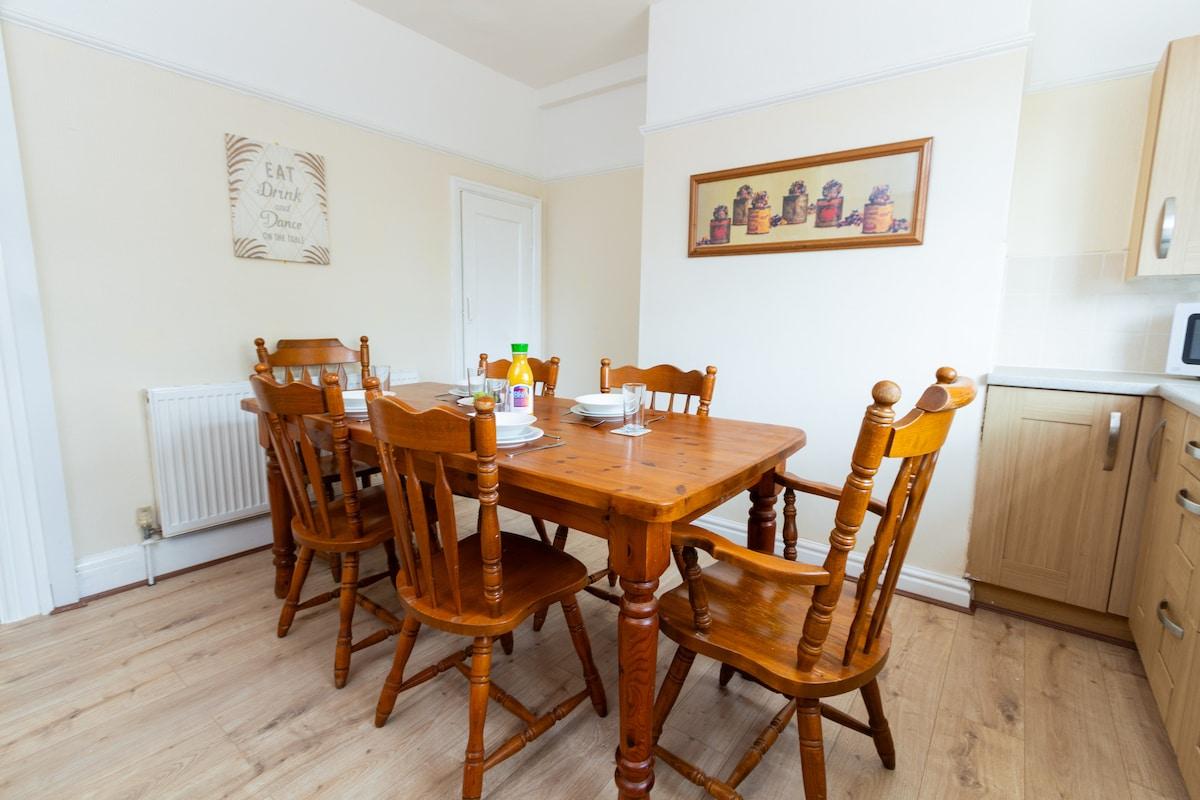 Spacious 2BR Home with Free Parking6