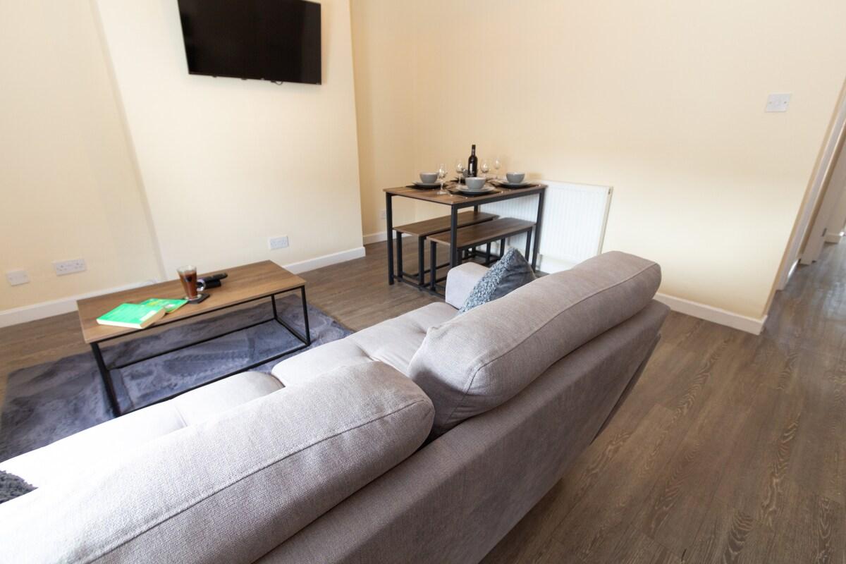 Seaside Retreat: 2BR Apt in Southport3