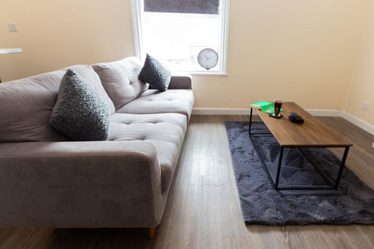 Seaside Retreat: 2BR Apt in Southport4