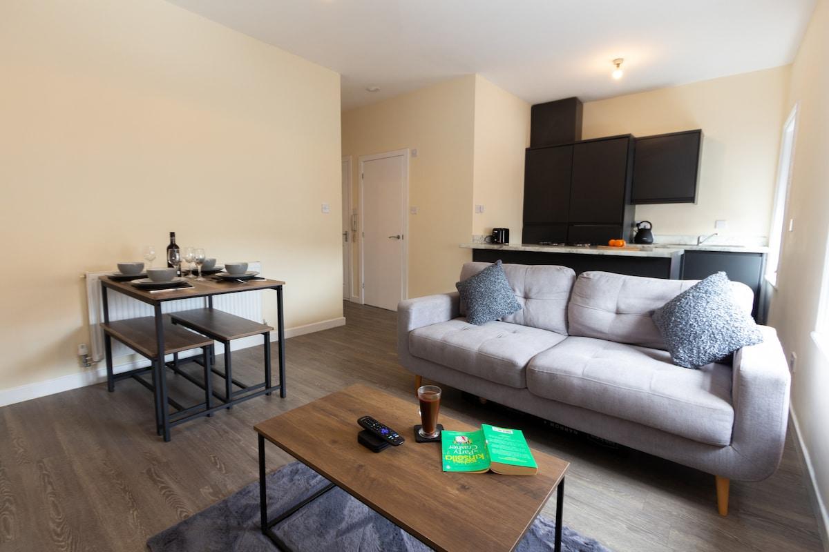 Seaside Retreat: 2BR Apt in Southport