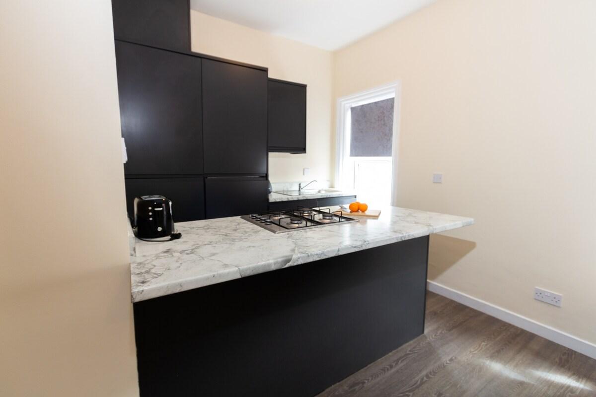 Seaside Retreat: 2BR Apt in Southport5