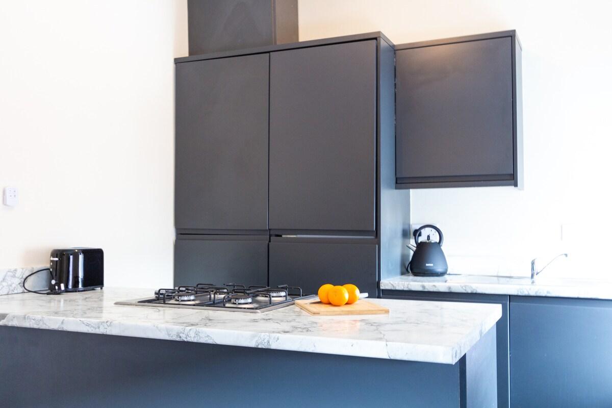 Seaside Retreat: 2BR Apt in Southport6