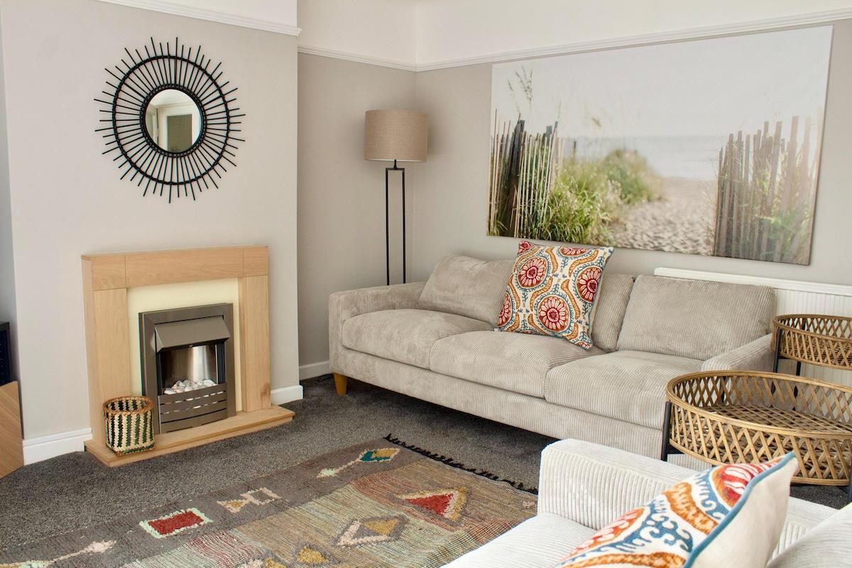 Cosy 3Bed Bungalow in West Kirby, Free Parking