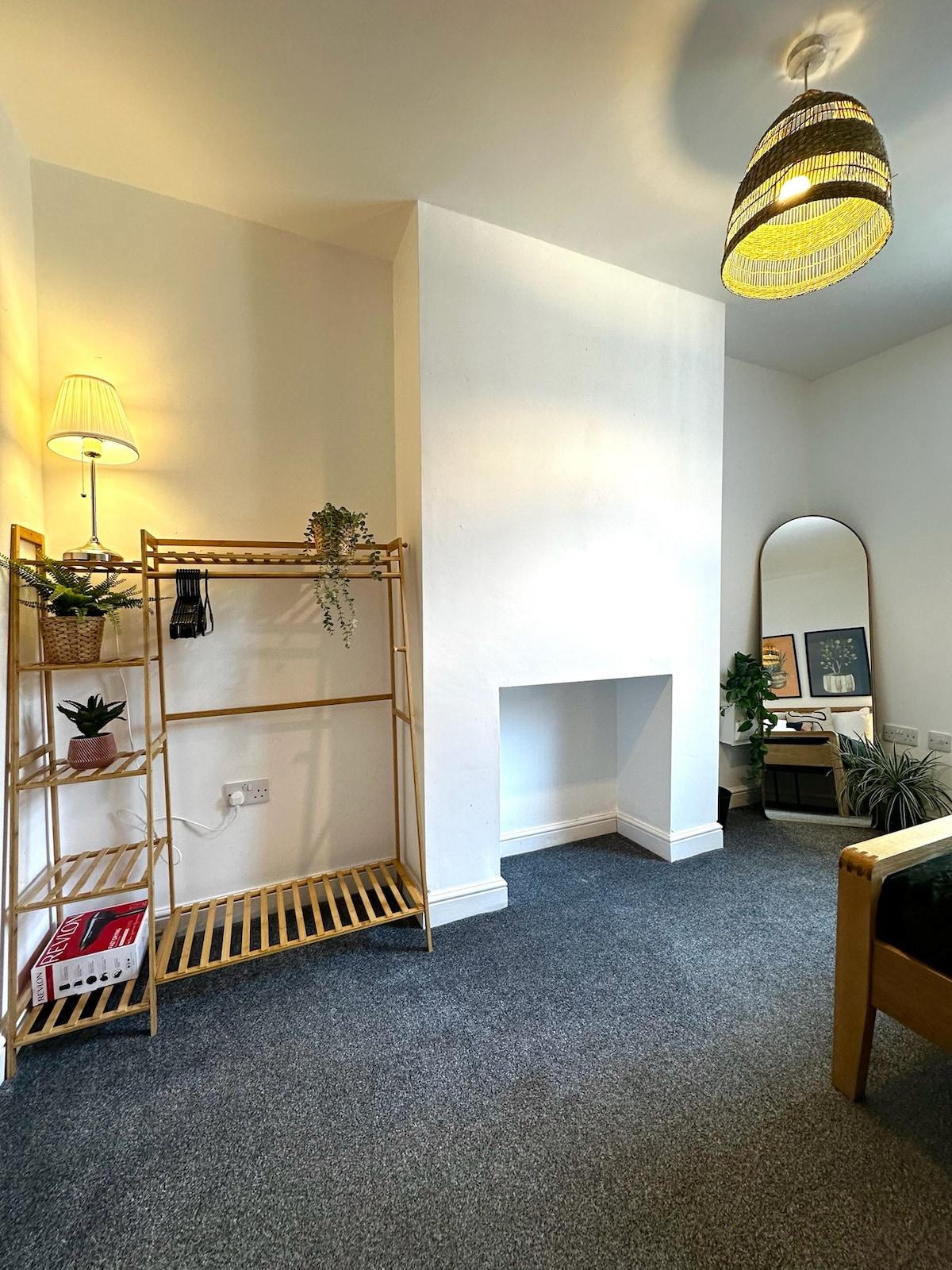 Wigan 1BR Haven:  Perfect for a Relaxing Stay5