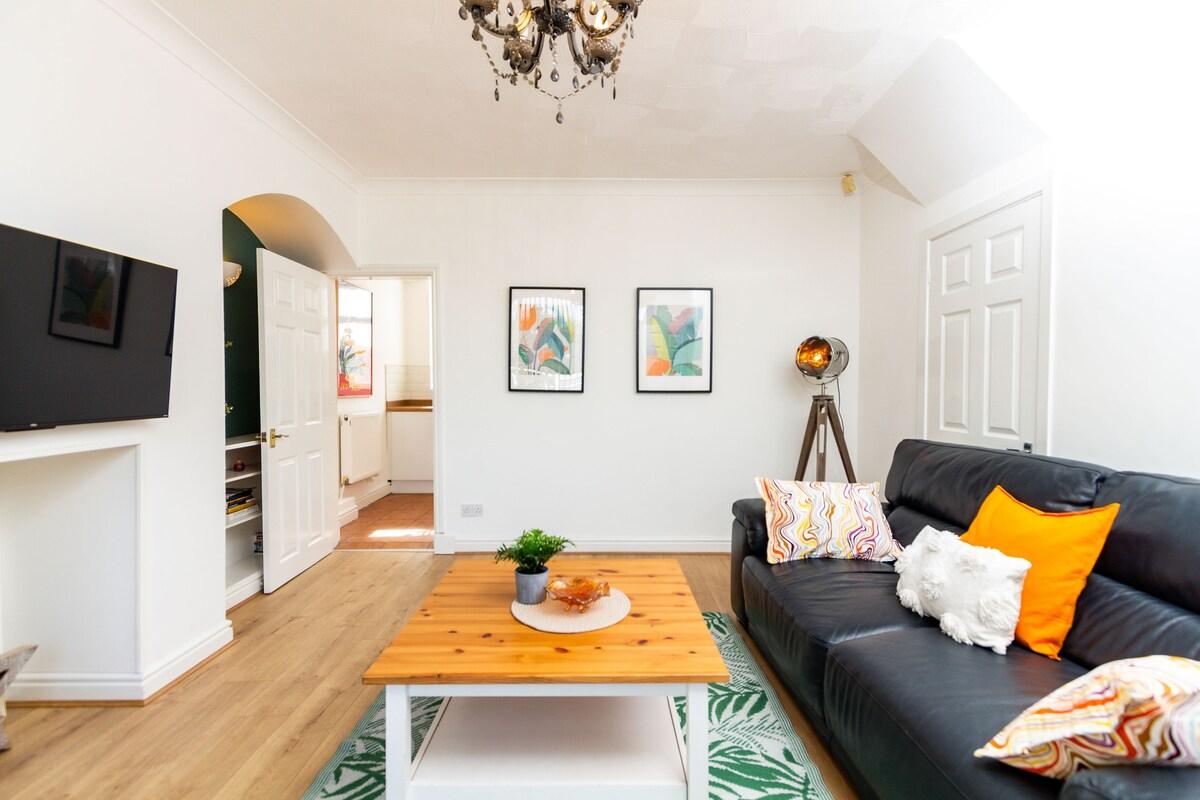 Stylish Comfort: 2BR Home in the heart of Wigan