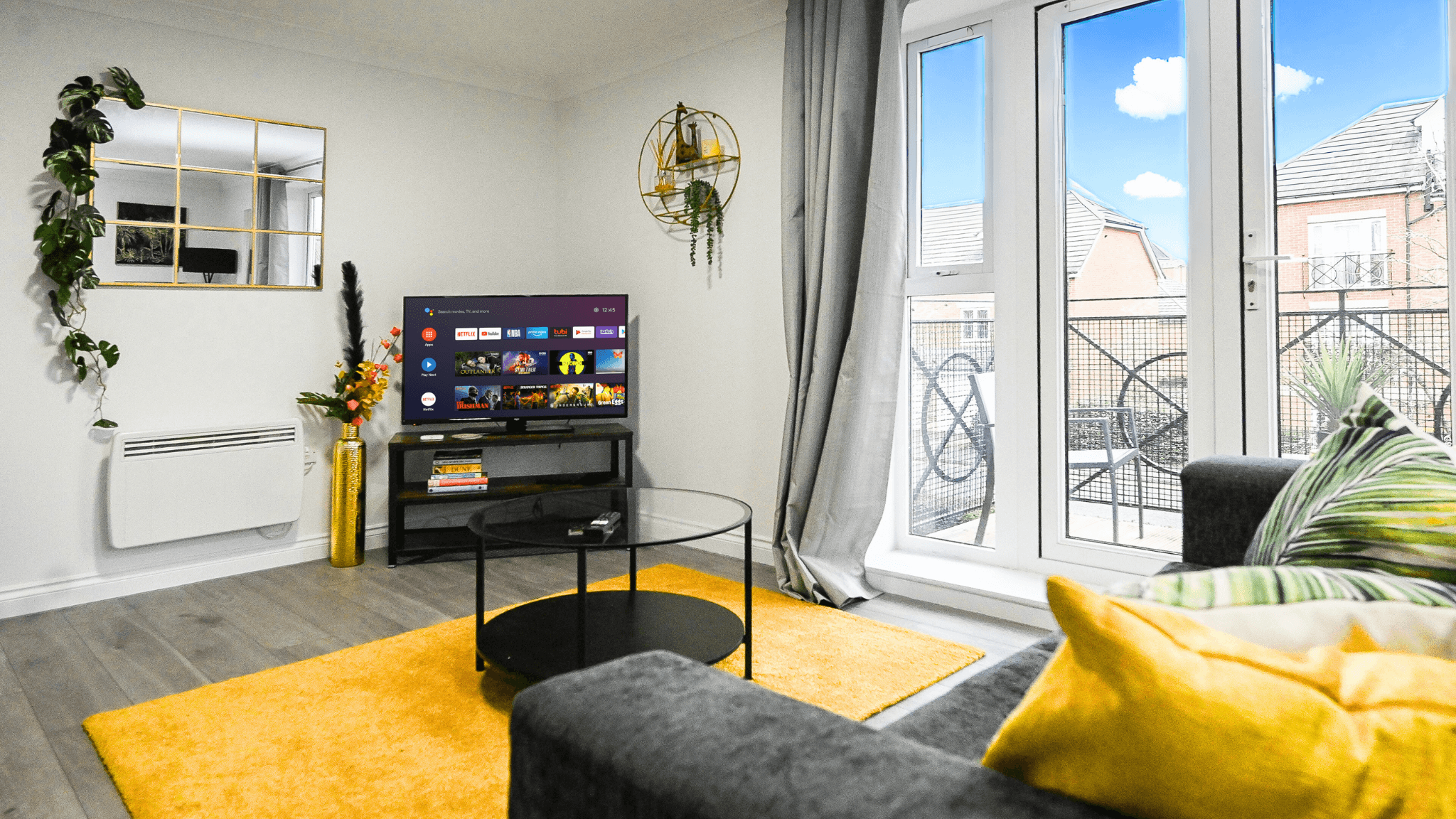 Central Balcony Flat | Long-Stay | WiFi | Parking2