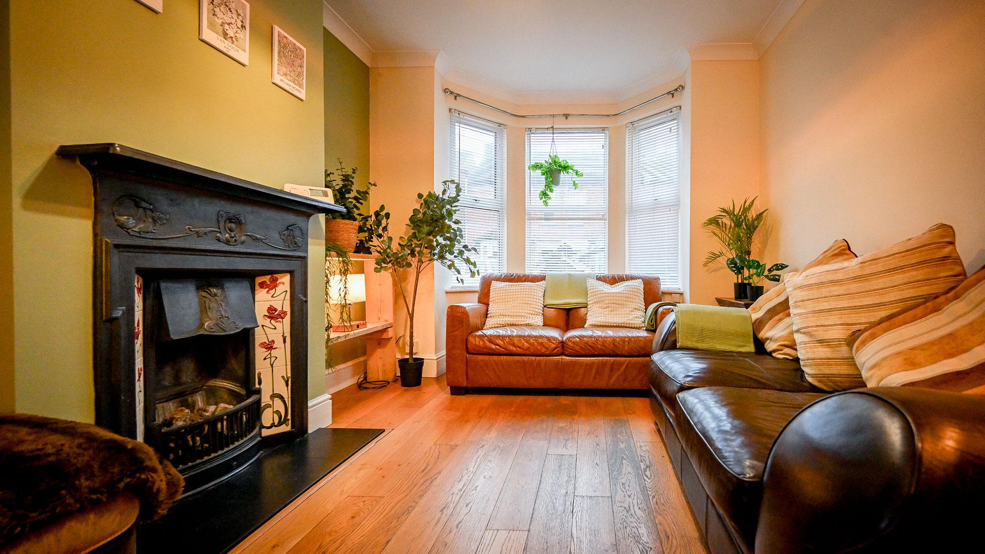 3-Bed Contractor & Family Home: Parking, WiFi, PS5