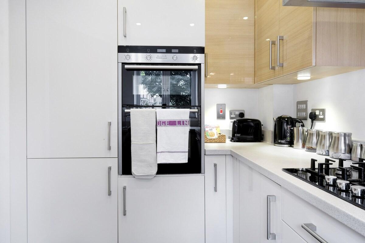 London Heathrow Living Holywell Springs House5