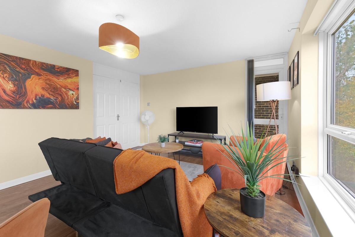 Modern 2-Bed Apt. with Parking – Broadlands Court