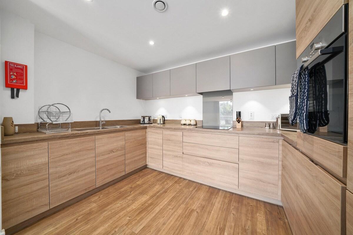 Kennet House 2 Bed and 2 Bath Apt. 75