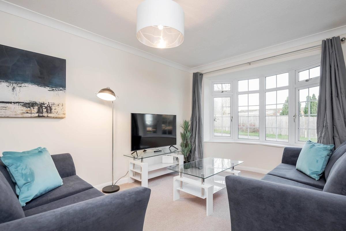 Charming 3 Bed house Family and Long-stay Discount