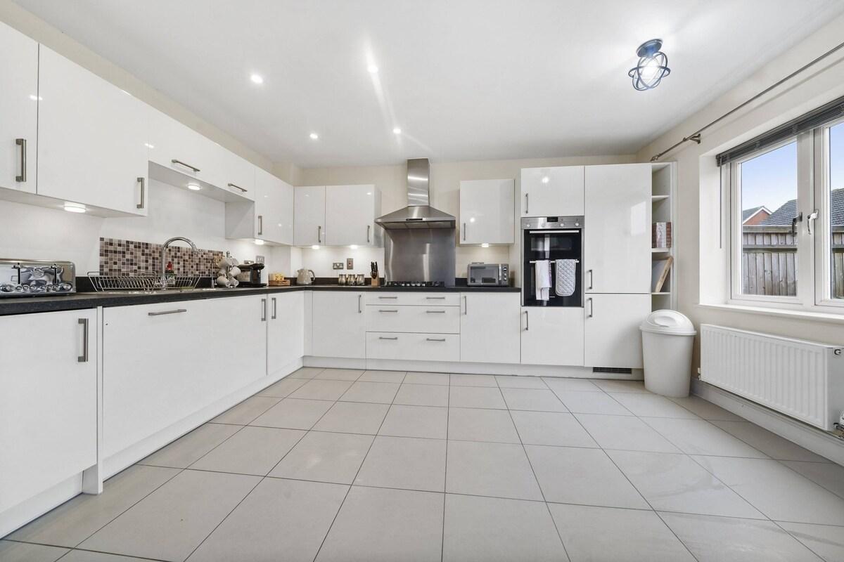 London Heathrow Living Holywell Serviced Houses-375