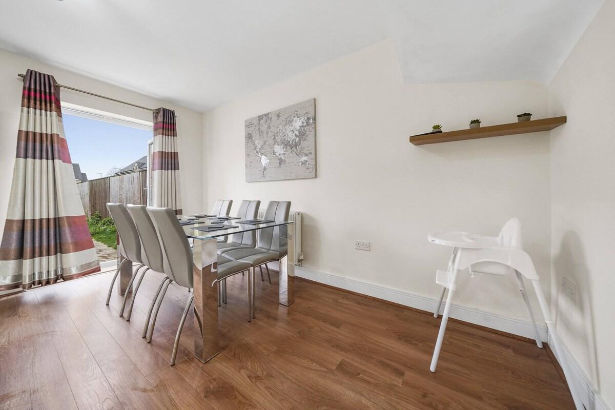 London Heathrow Living Holywell Serviced Houses-376