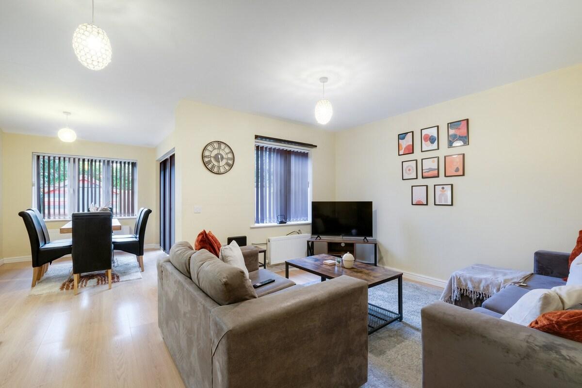 Modern Comfort 4 Bedroom, 3 Bath Hse in Maidenhead