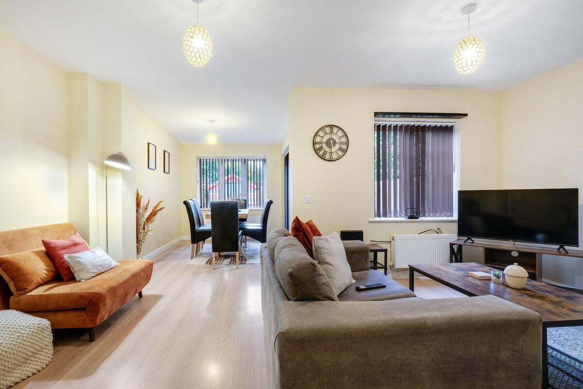 Modern Comfort 4 Bedroom, 3 Bath Hse in Maidenhead3