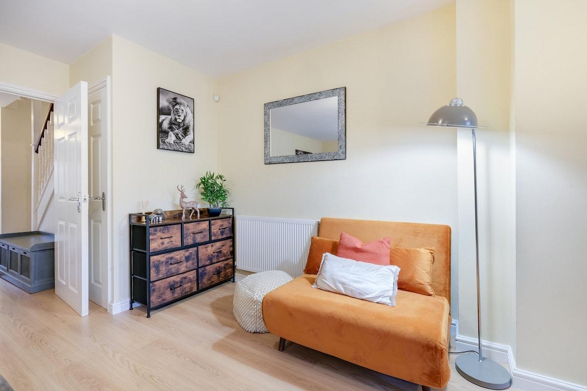 Modern Comfort 4 Bedroom, 3 Bath Hse in Maidenhead4
